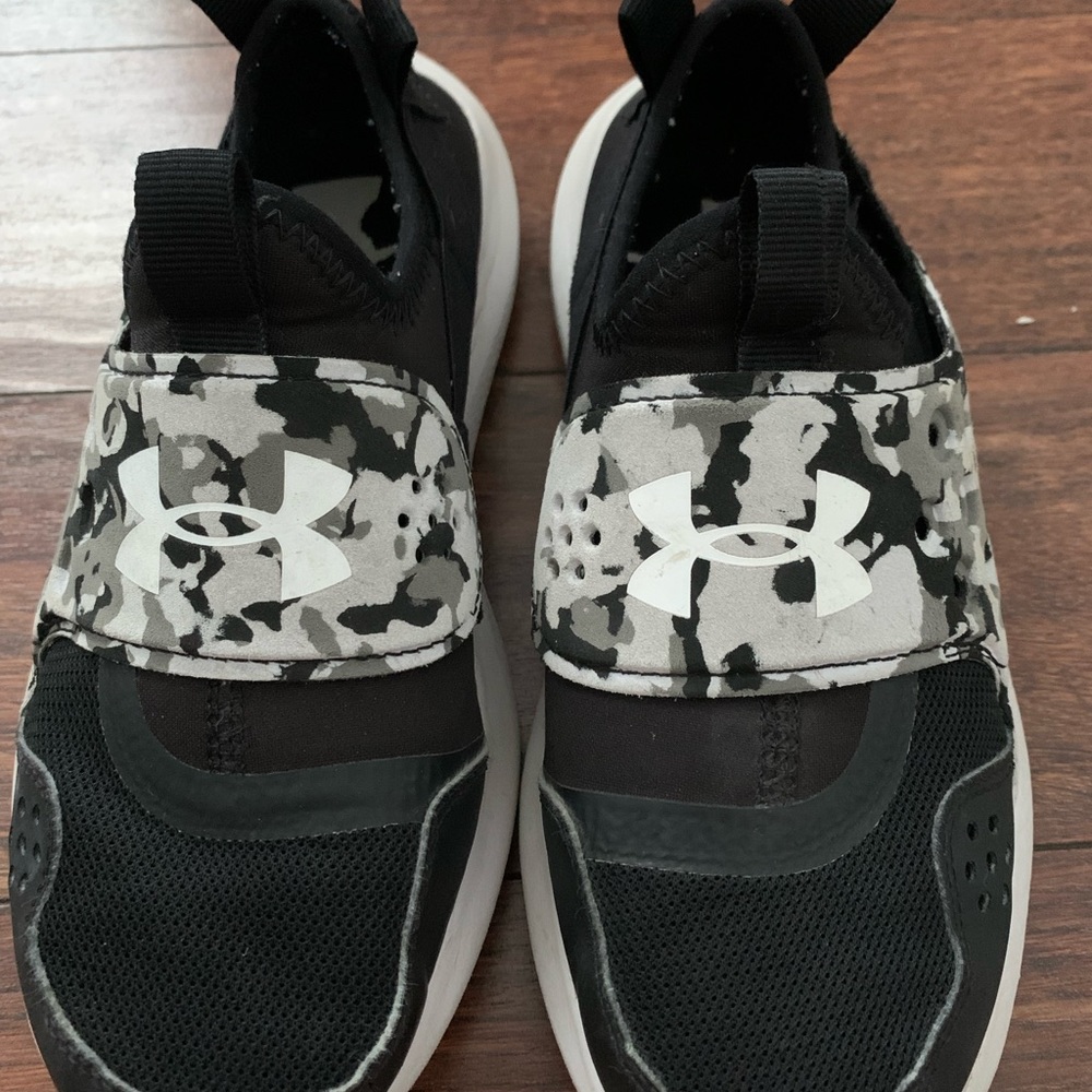 Underarmour Youth/Kids size 5.5 shoes